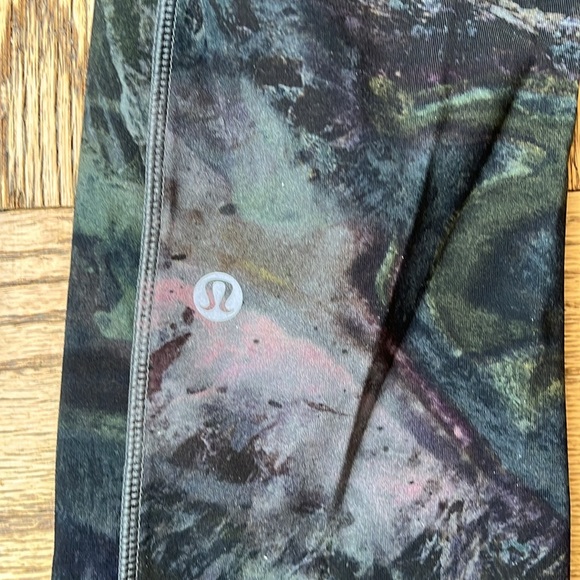 **DONATED** Lululemon cropped leggings - Picture 3 of 10